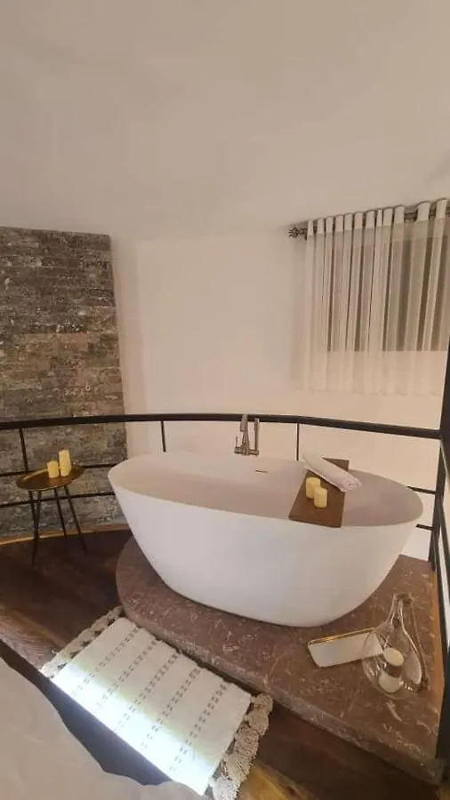 Hotel Bujtina Gjyshi Ilo à Tushemisht Maison d'hôtes